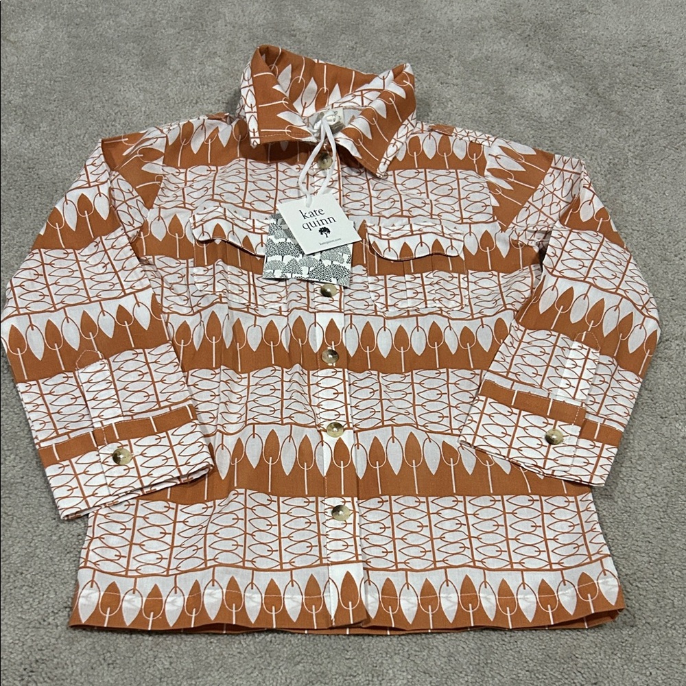 Kate Quinn boys caramel and White leaf print  Shirt size 5t